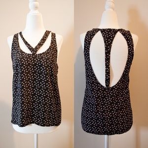 Geometric pattern tank